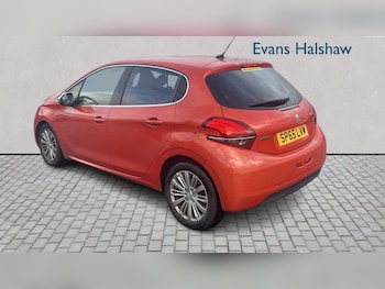 Used Peugeot 208 2015 for sale - 77103120: Photo