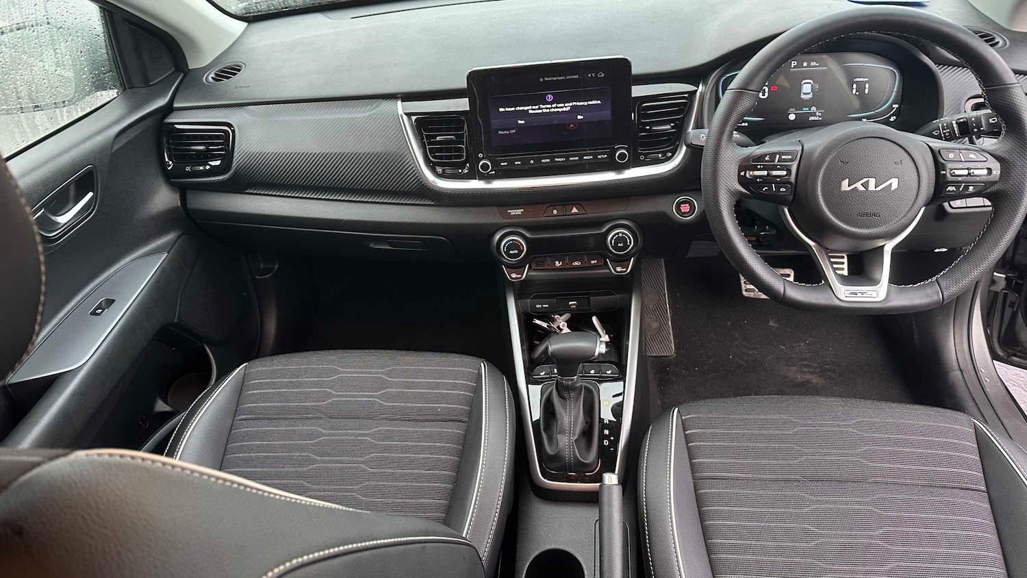 Used Kia Stonic 2024 for sale - 76842865: Photo 12