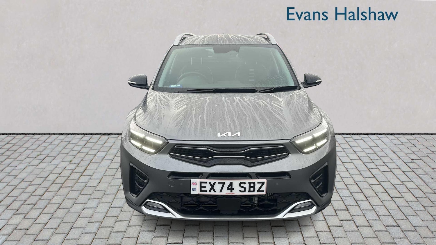 Used Kia Stonic 2024 for sale - 76842865: Photo 2