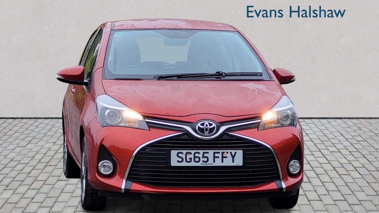 Used Toyota Yaris 2015 for sale - 76272190: Photo 1