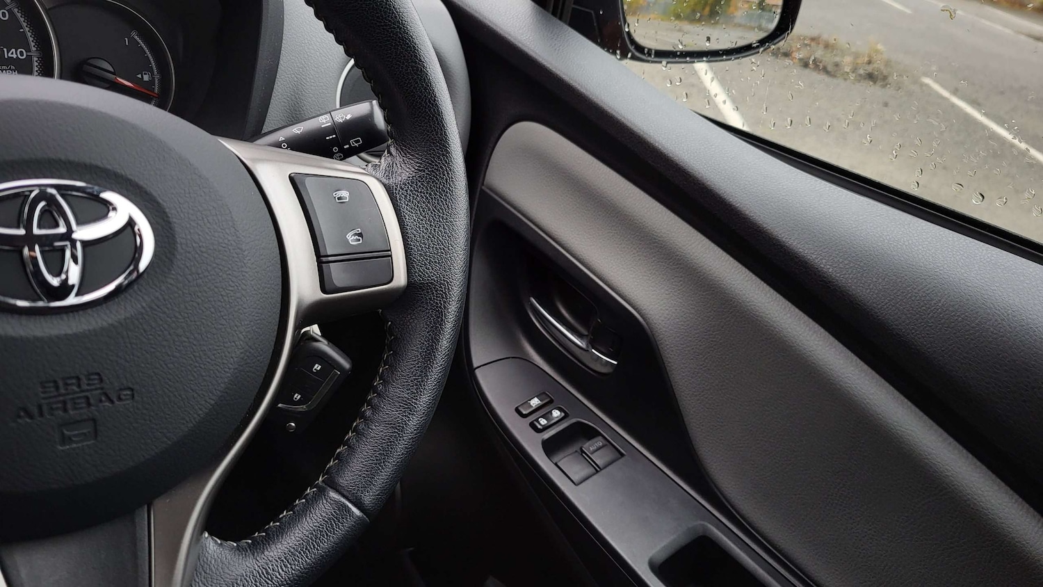 Used Toyota Yaris 2015 for sale - 76272190: Photo 23