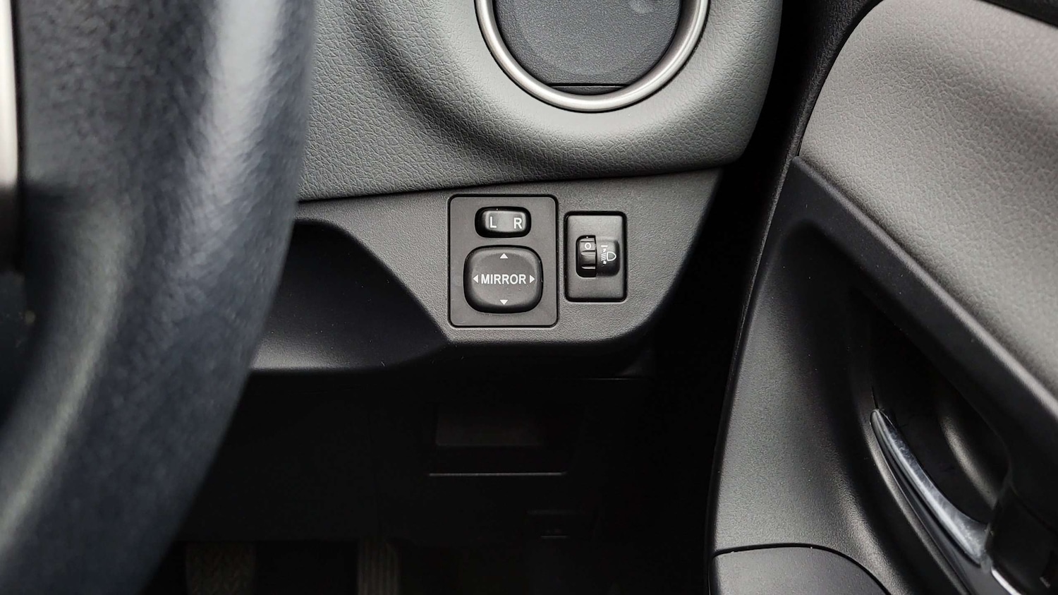 Used Toyota Yaris 2015 for sale - 76272190: Photo 24