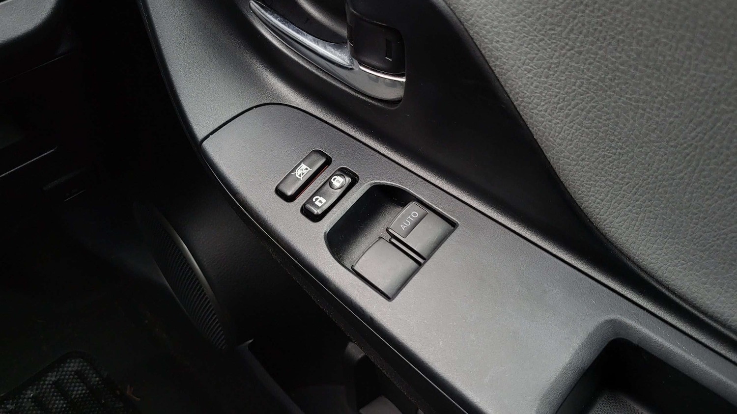 Used Toyota Yaris 2015 for sale - 76272190: Photo 25