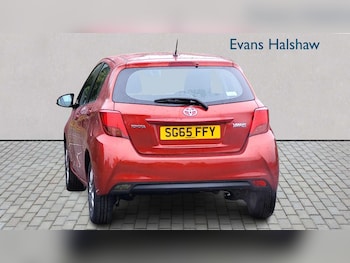 Used Toyota Yaris 2015 for sale - 76272190: Photo