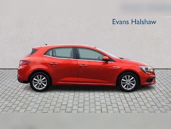 Used Renault Megane 2017 for sale - 76286257: Photo