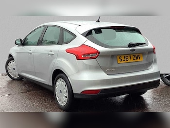 Used Ford Focus 2017 for sale - 76310799: Photo 2