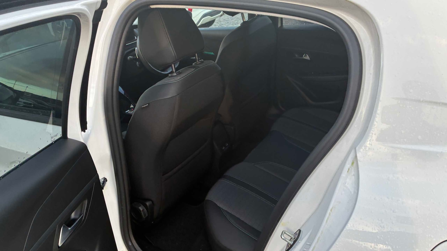 Used Peugeot 208 2023 for sale - 77032197: Photo 15