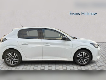 Used Peugeot 208 2023 for sale - 77032197: Photo