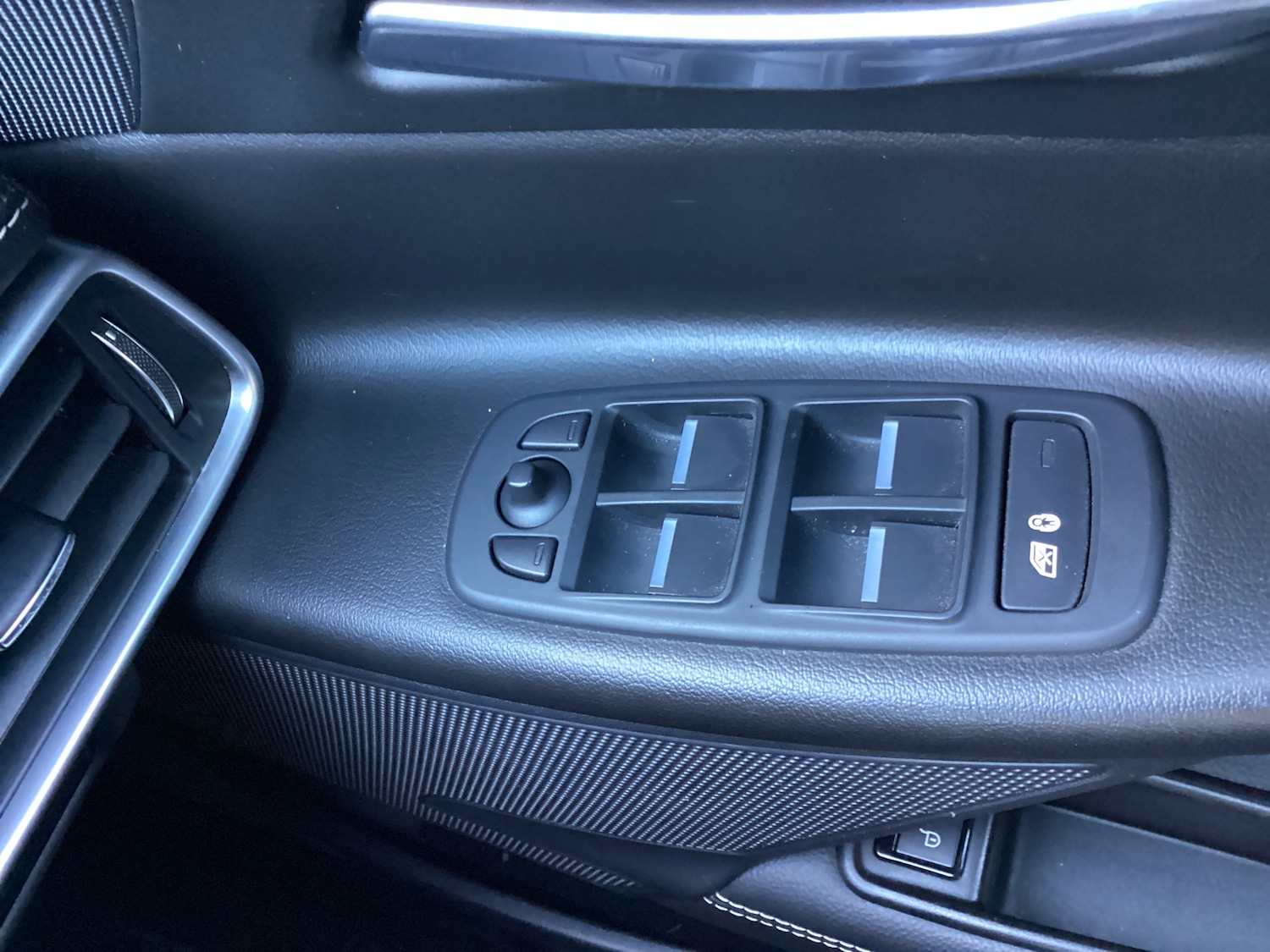 Used Jaguar XE 2016 for sale - 76518661: Photo 16