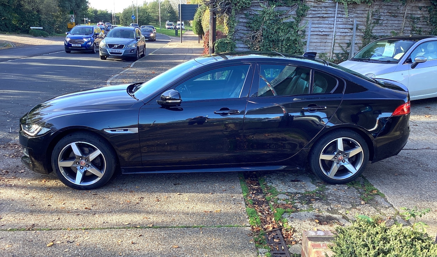 Used Jaguar XE 2016 for sale - 76518661: Photo 3