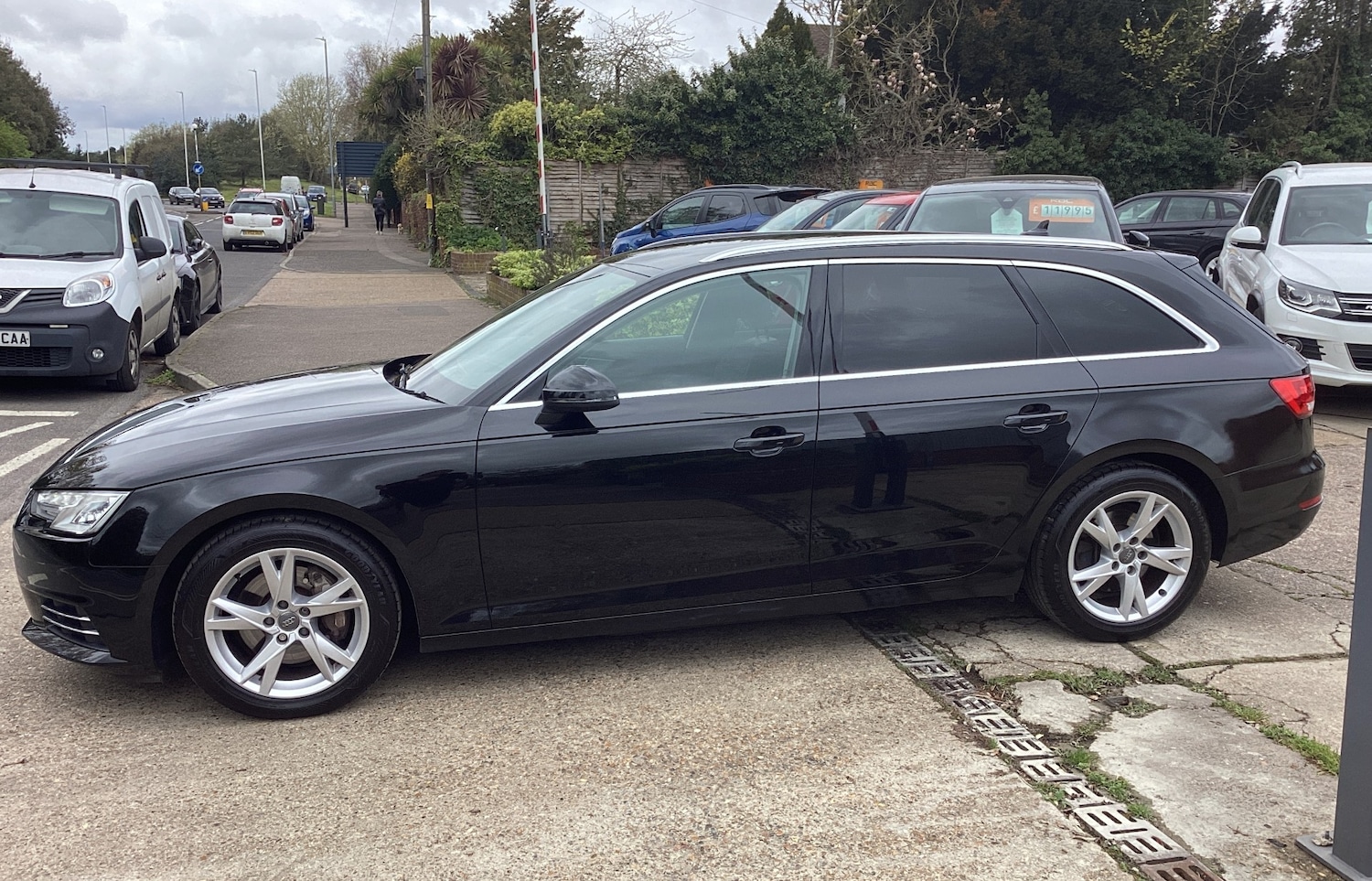Used Audi A4 2017 for sale - 78108303: Photo 3