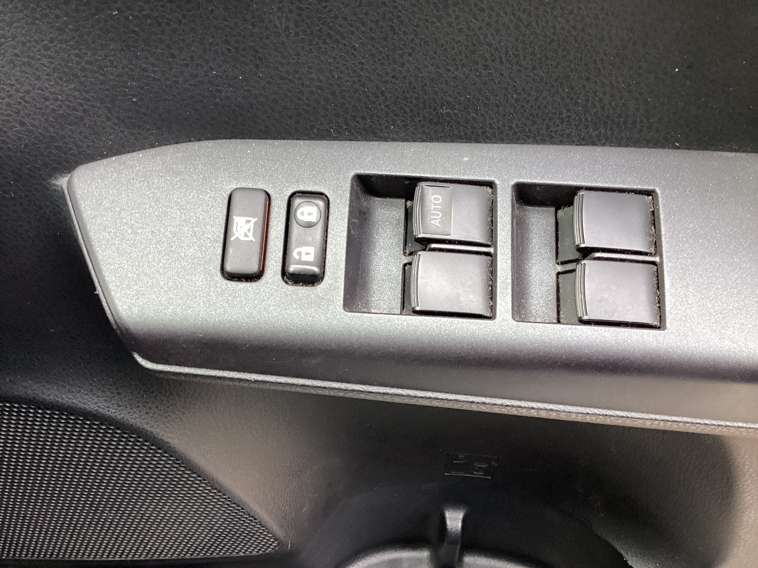 Used Toyota RAV4 2018 for sale - 76663349: Photo 15