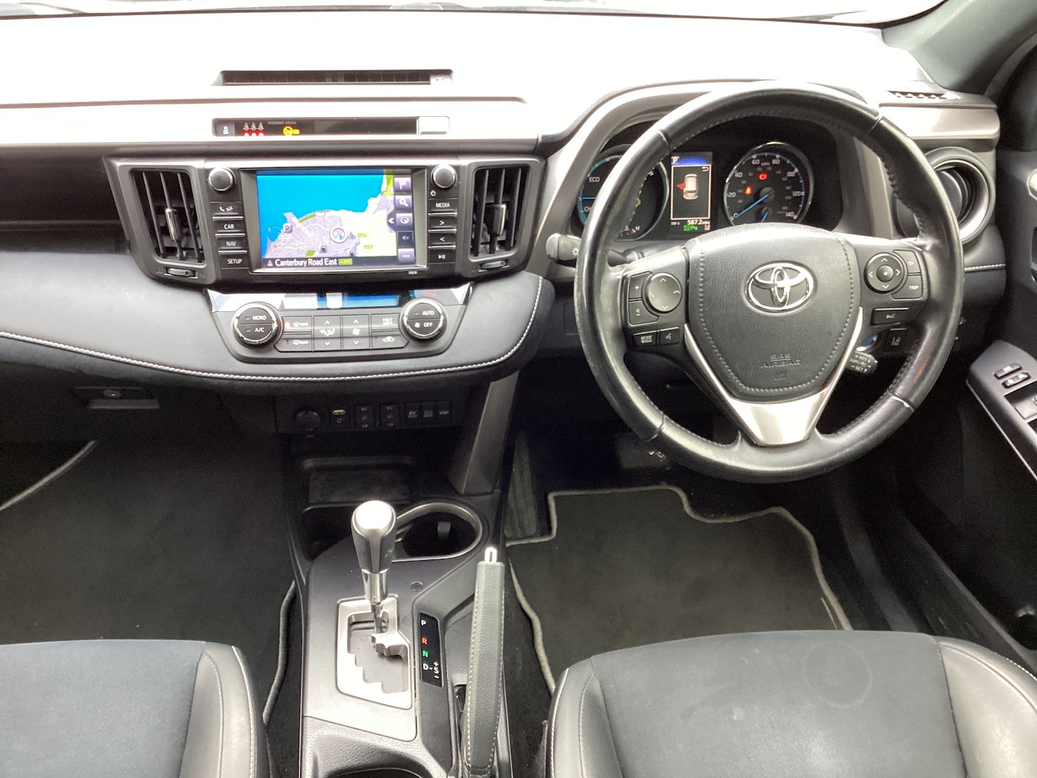 Used Toyota RAV4 2018 for sale - 76663349: Photo 2