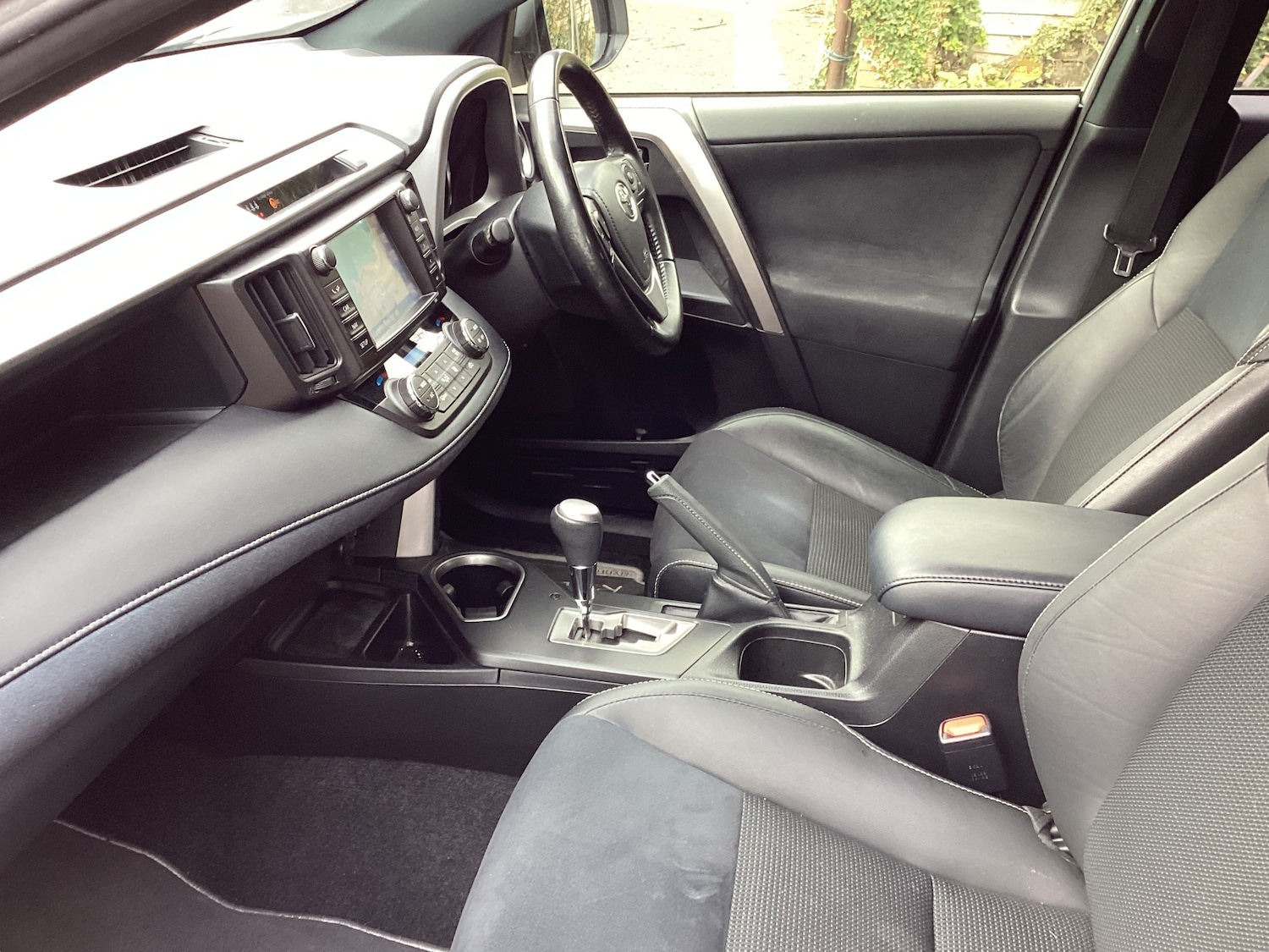 Used Toyota RAV4 2018 for sale - 76663349: Photo 4