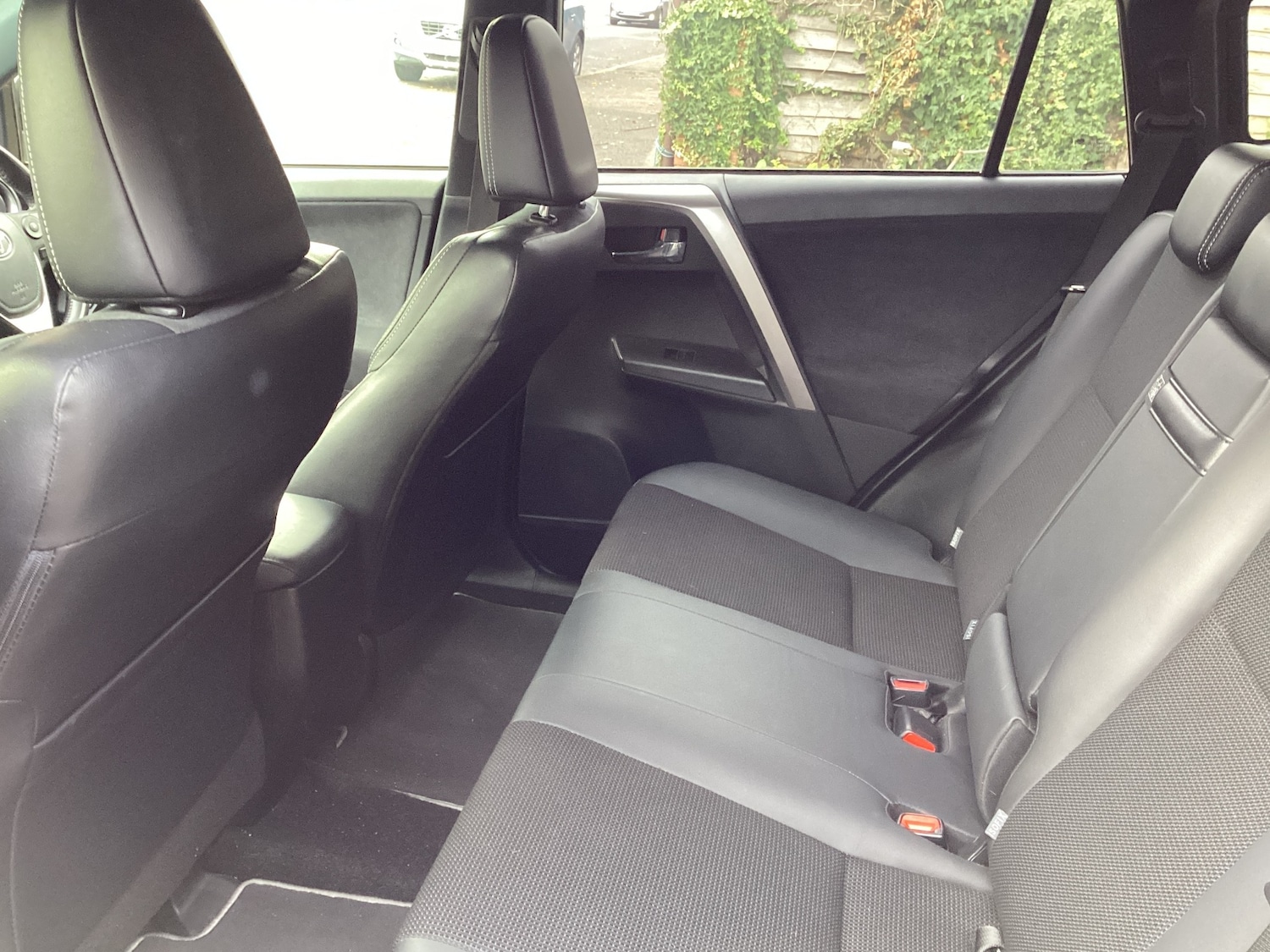 Used Toyota RAV4 2018 for sale - 76663349: Photo 5