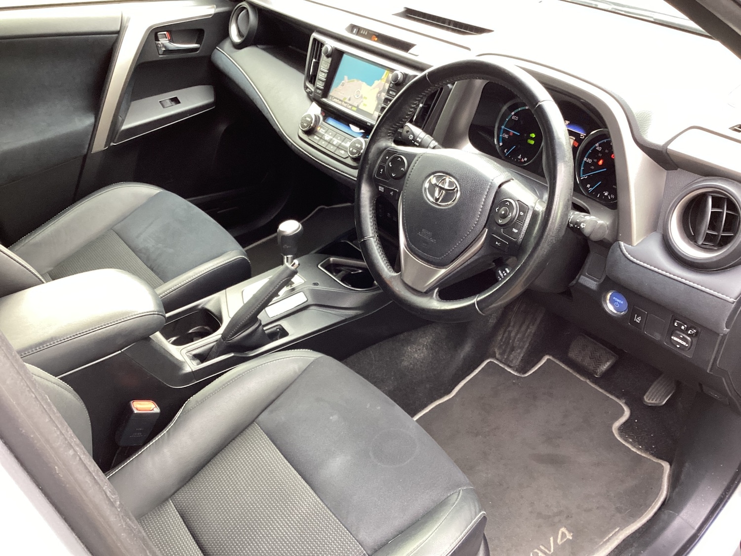 Used Toyota RAV4 2018 for sale - 76663349: Photo 9