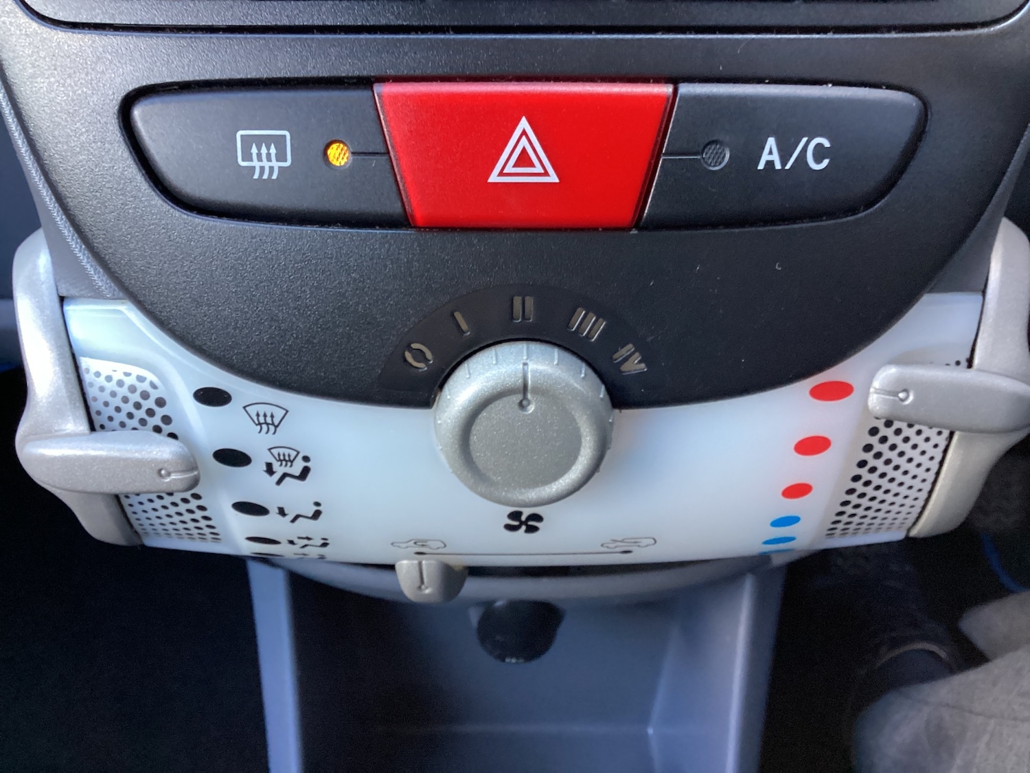 Used Toyota AYGO 2009 for sale - 76663630: Photo 12