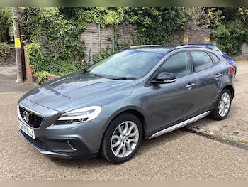 Used Volvo V40 2019 for sale - 78285185: Photo