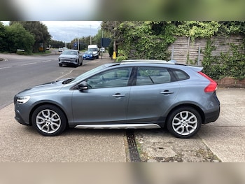 Used Volvo V40 2019 for sale - 78285185: Photo