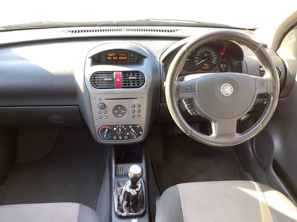 Used Vauxhall Corsa 2004 for sale - 73961536: Photo 2
