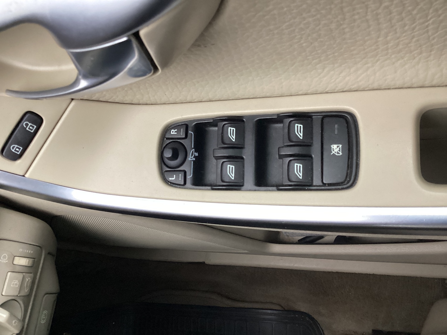 Used Volvo XC60 2009 for sale - 76762859: Photo 17