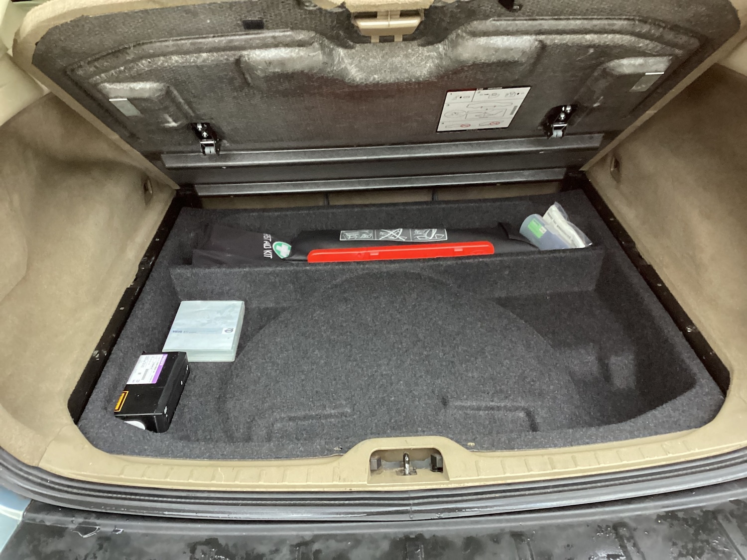 Used Volvo XC60 2009 for sale - 76762859: Photo 9