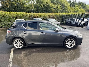 2011 (61) - 200h 1.8 SE-L 5dr CVT Auto