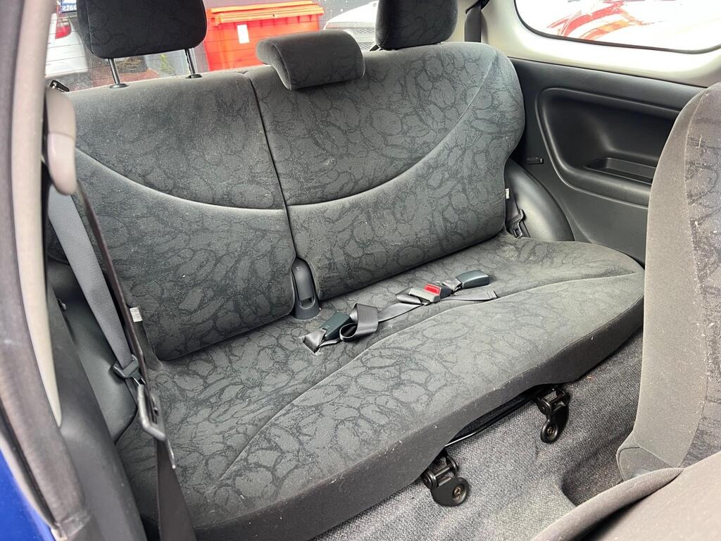 Used Toyota Yaris 2003 for sale - 76664658: Photo 9