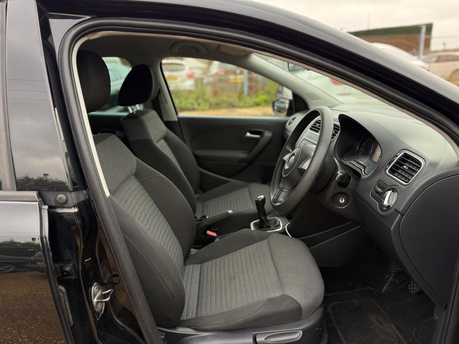 Used Volkswagen Polo 2010 for sale - 76759725: Photo 15