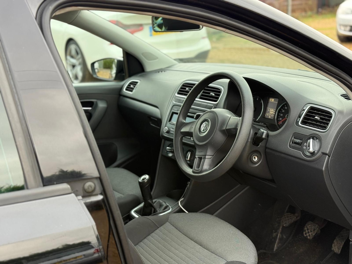 Used Volkswagen Polo 2010 for sale - 76759725: Photo 7