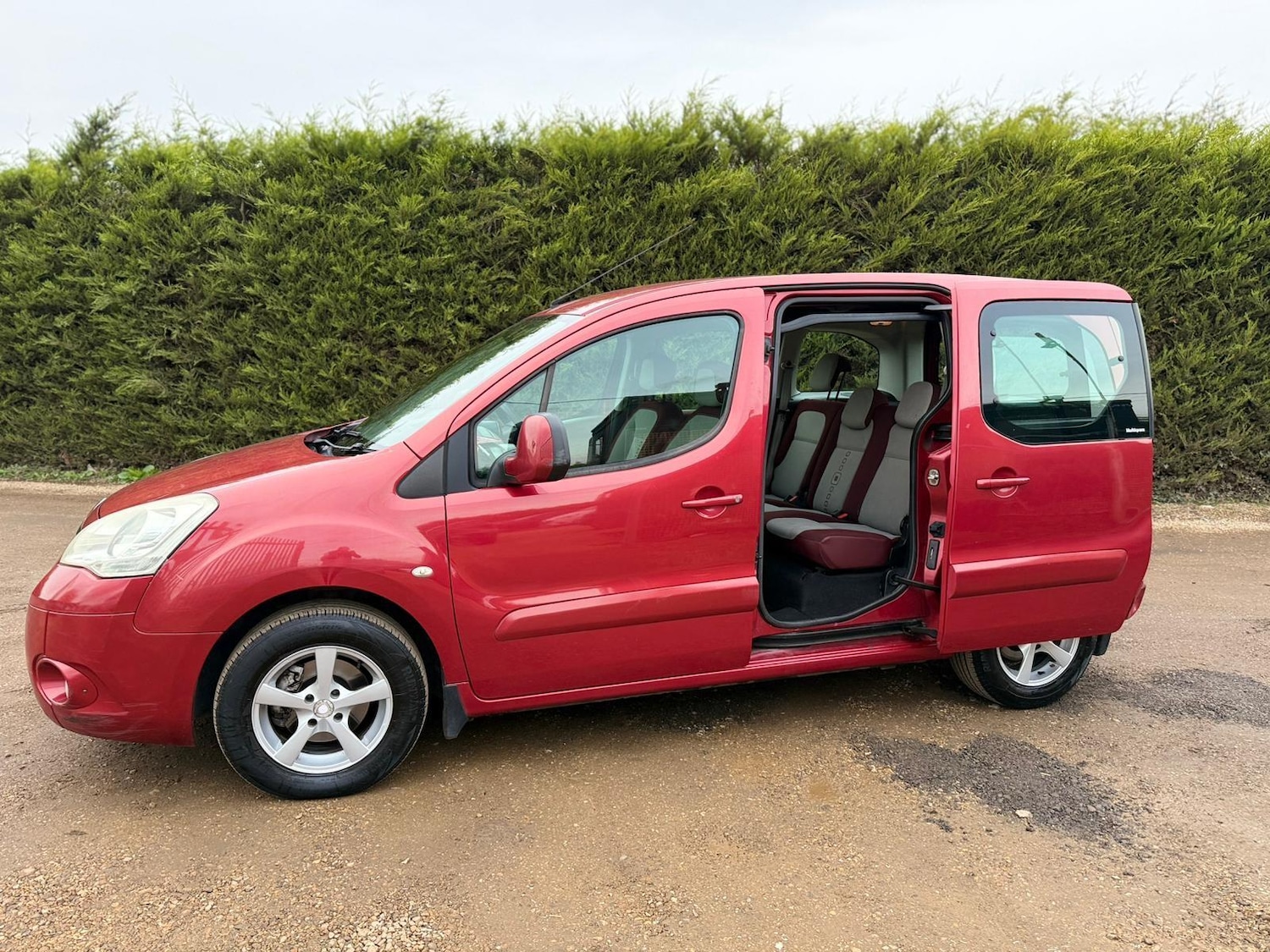 Used Citroen Berlingo 2010 for sale - 76425823: Photo 2