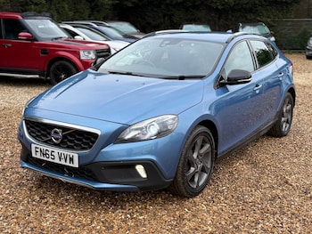 Used Volvo V40 2015 for sale - 77057599: Photo