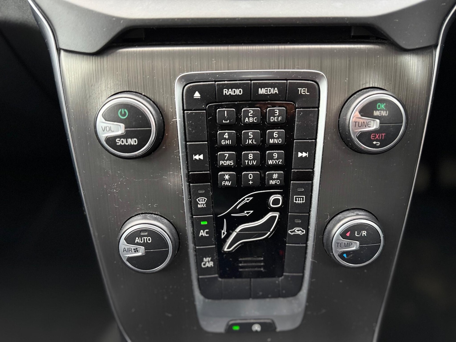 Used Volvo V40 2015 for sale - 77057599: Photo 31