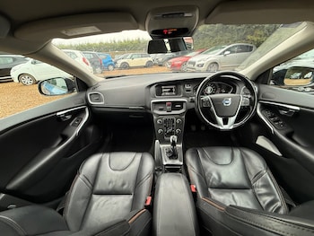 Used Volvo V40 2015 for sale - 77057599: Photo