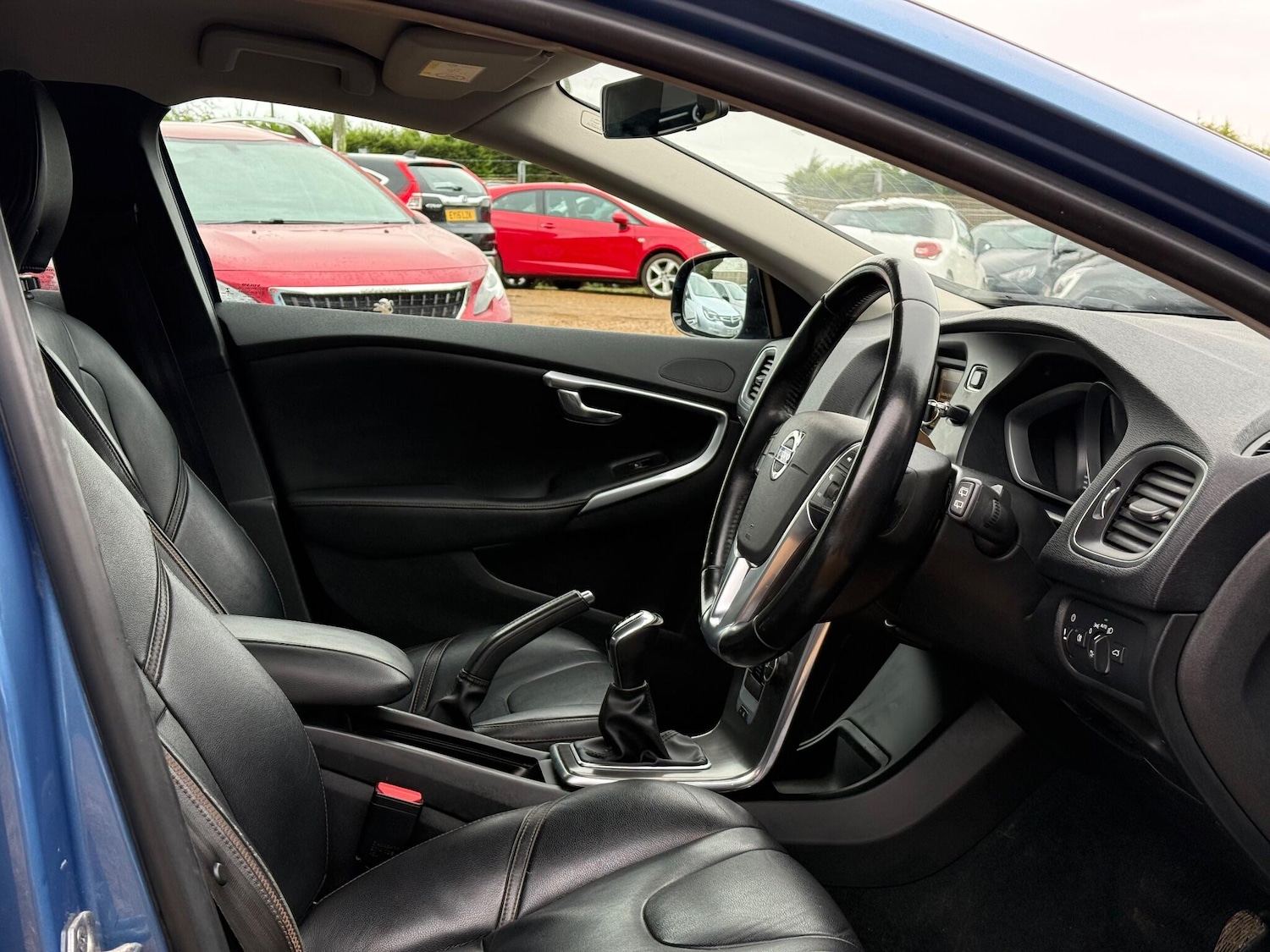 Used Volvo V40 2015 for sale - 77057599: Photo 42