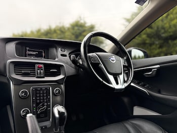 Used Volvo V40 2015 for sale - 77057599: Photo