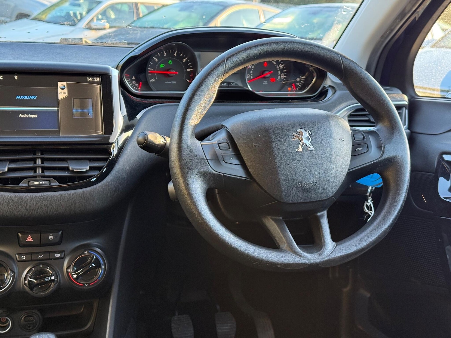 Used Peugeot 208 2013 for sale - 77143096: Photo 13