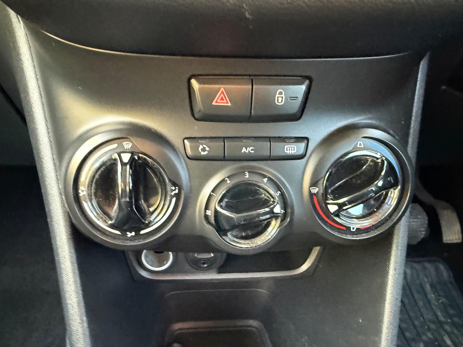 Used Peugeot 208 2013 for sale - 77143096: Photo 15