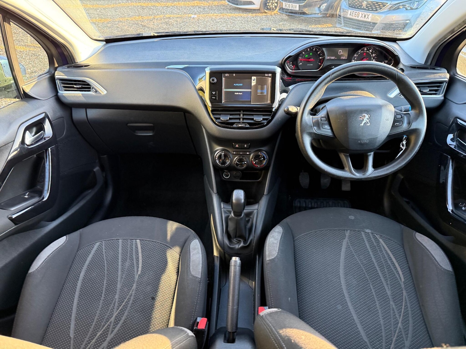 Used Peugeot 208 2013 for sale - 77143096: Photo 3