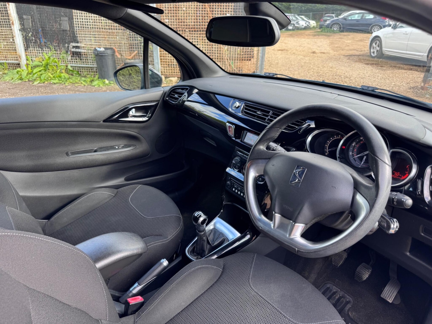 Used Citroen DS3 2011 for sale - 76585122: Photo 16