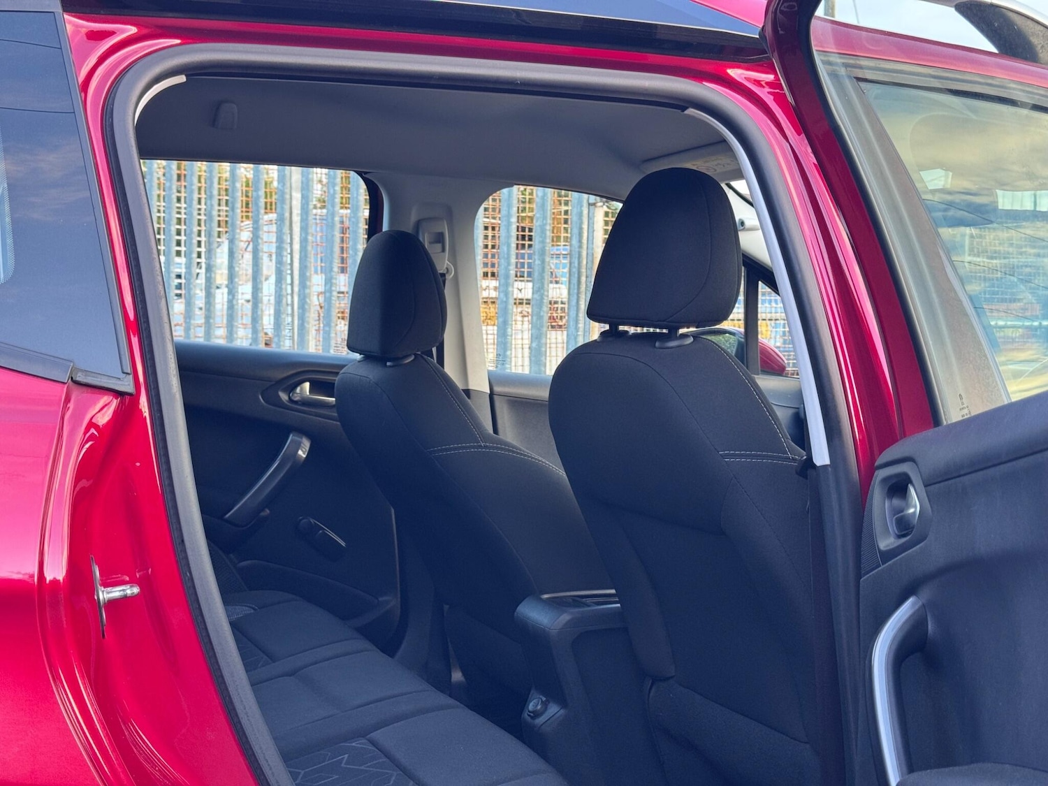 Used Peugeot 2008 2017 for sale - 77016063: Photo 17