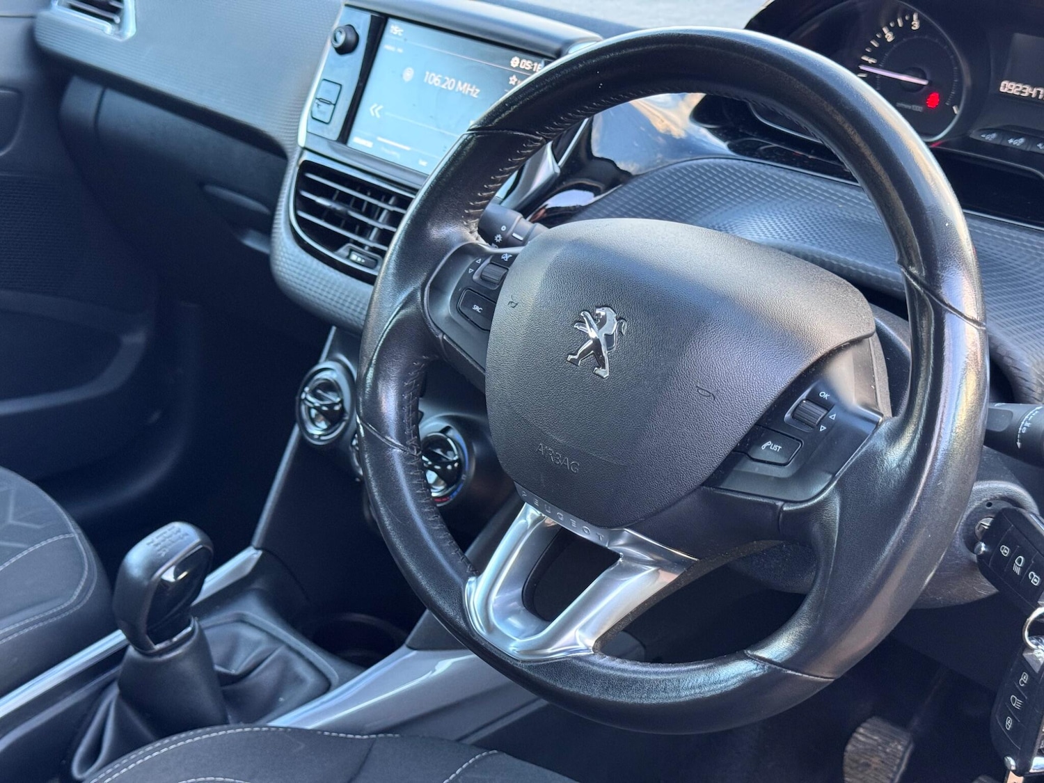 Used Peugeot 2008 2017 for sale - 77016063: Photo 3