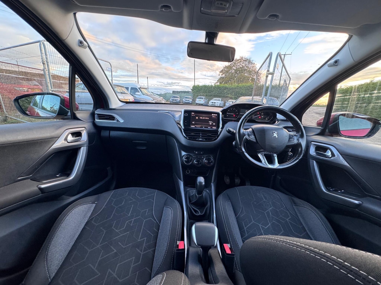 Used Peugeot 2008 2017 for sale - 77016063: Photo 4