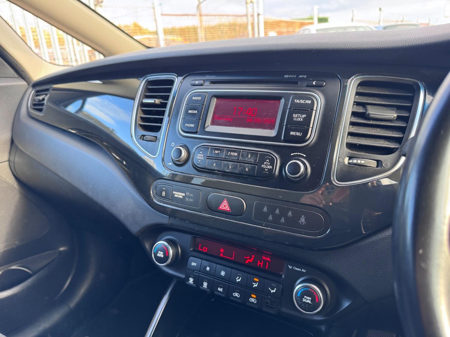 Used Kia Carens 2014 for sale - 76990921: Photo 29