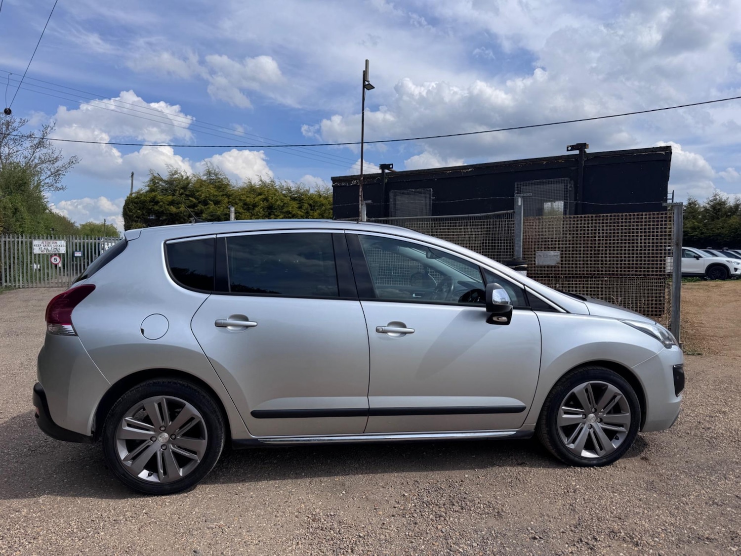 Used Peugeot 3008 2014 for sale - 77091685: Photo 24