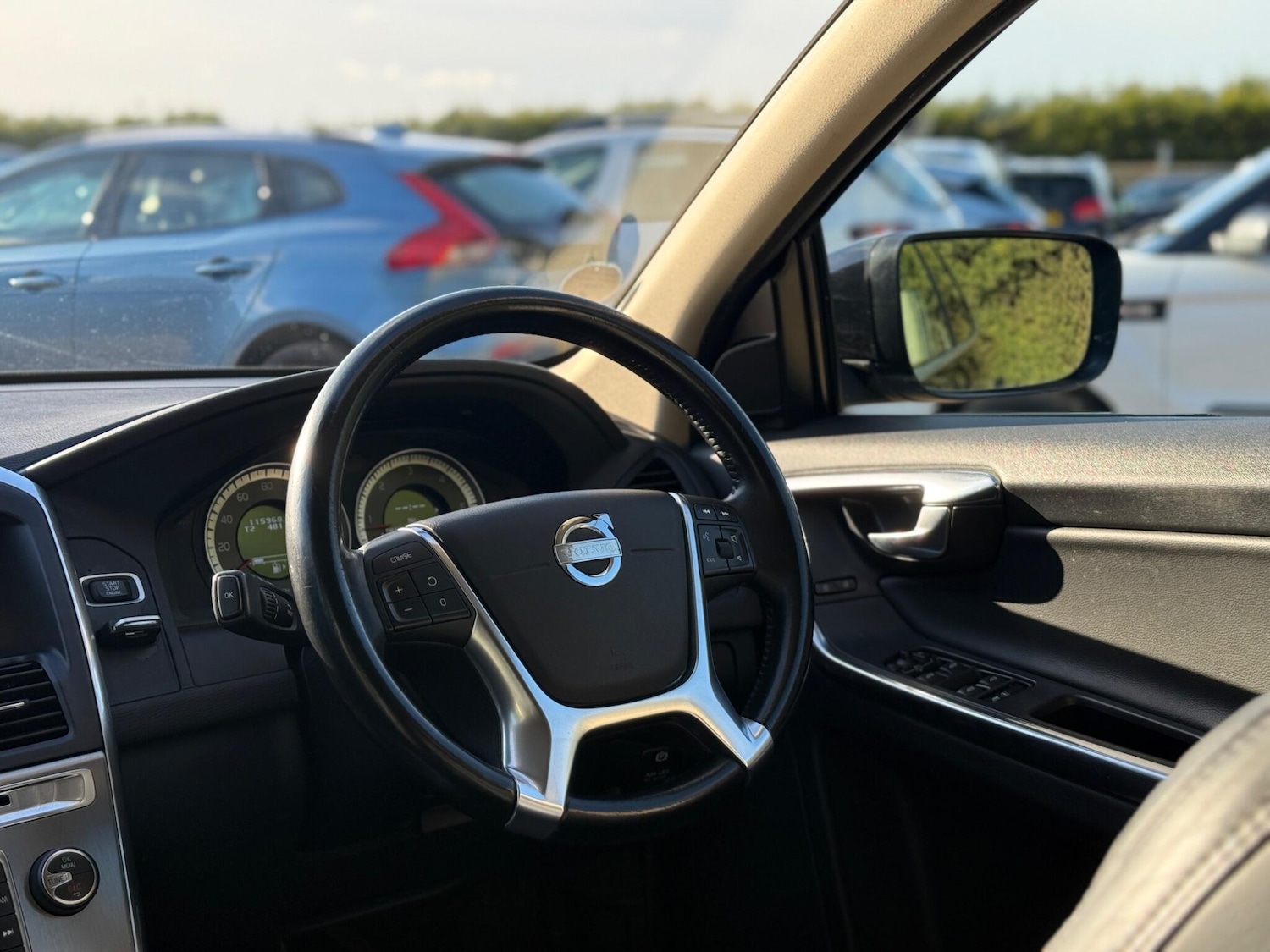 Used Volvo XC60 2012 for sale - 77559780: Photo 3