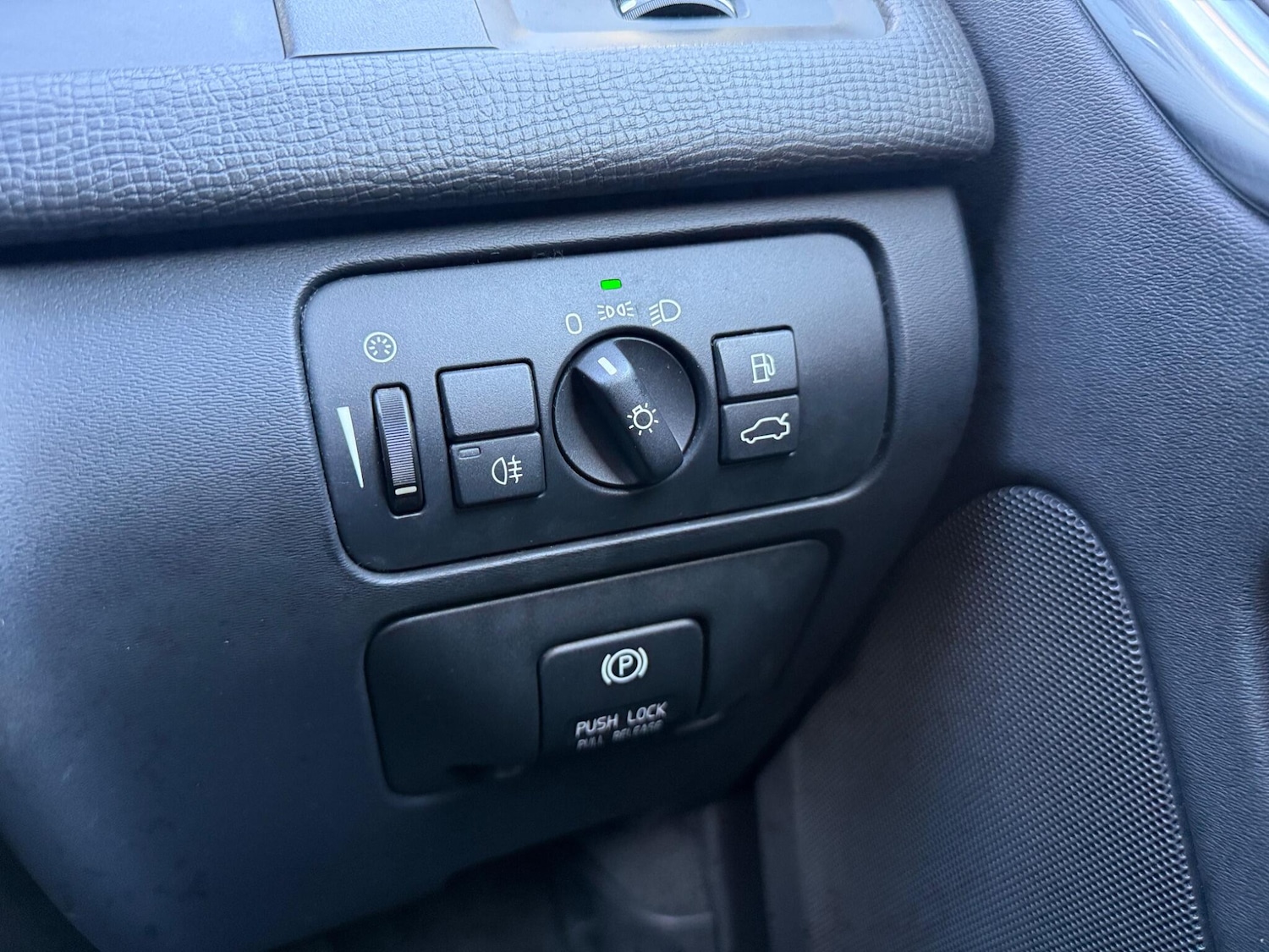 Used Volvo XC60 2012 for sale - 77559780: Photo 43