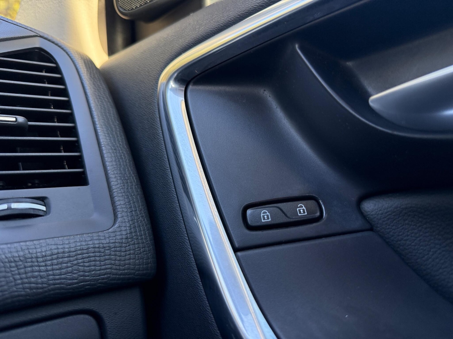 Used Volvo XC60 2012 for sale - 77559780: Photo 44