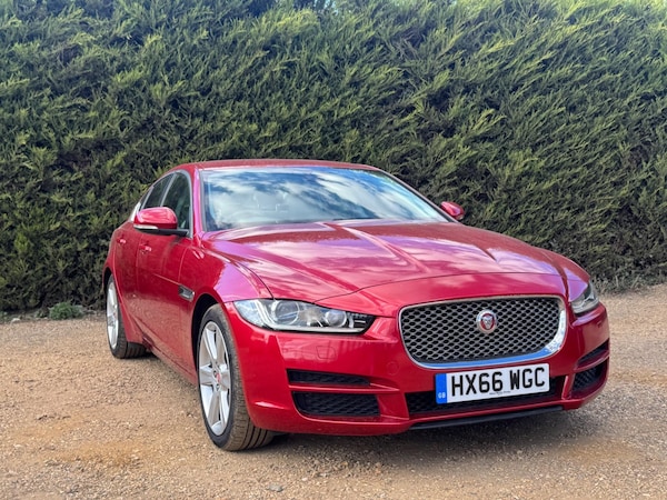 Used Jaguar XE 2016 for sale - 75002370: Photo 2