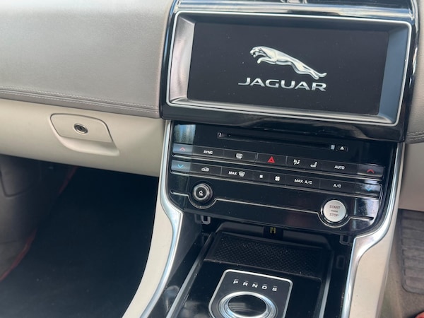 Used Jaguar XE 2016 for sale - 75002370: Photo 4